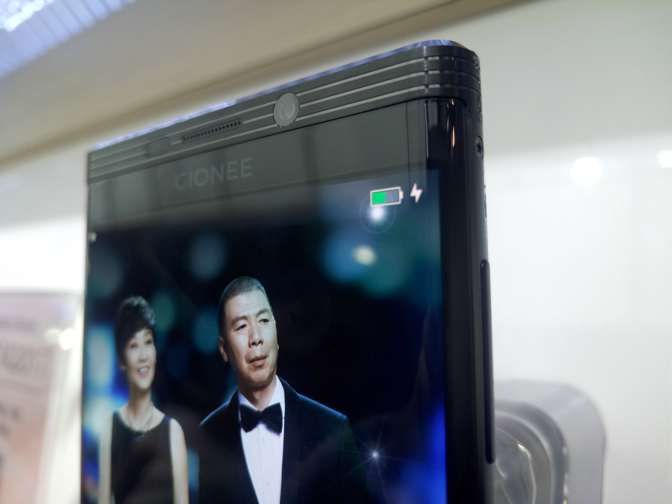 金立曲屏m2017手机,非常罕见的国产手机金立m2017简评