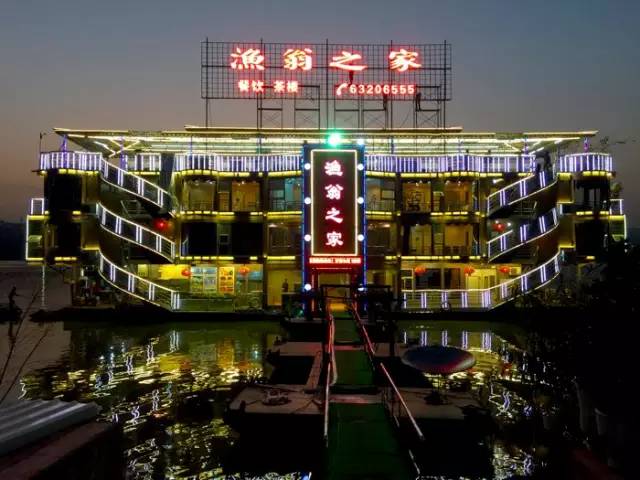 我要投诉这些店！藏在卡卡角角的烂棚棚，排队排了3天才吃到！