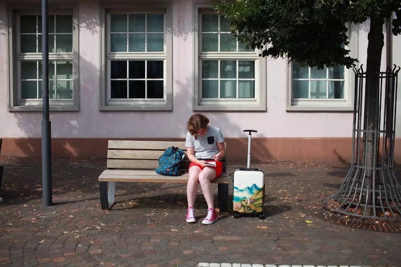 高中学生拉杆箱适合软箱还是硬箱,出差什么拉杆箱好