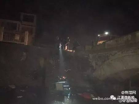 醉汉找口吃大爷指挥倒车，结果……