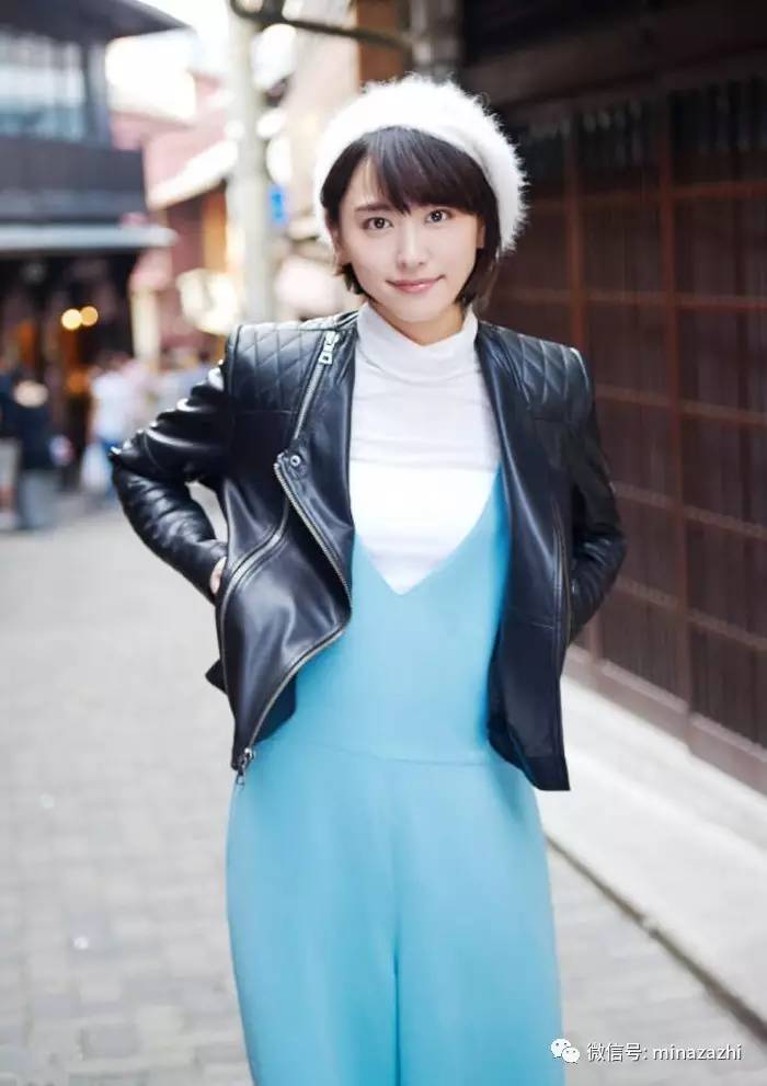 杨幂冬款lv羽绒服,杨幂冬日宽松毛衣