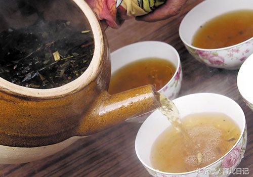 喉咙痛咳嗽喝什么汤水,夜咳嗽吃什么汤水