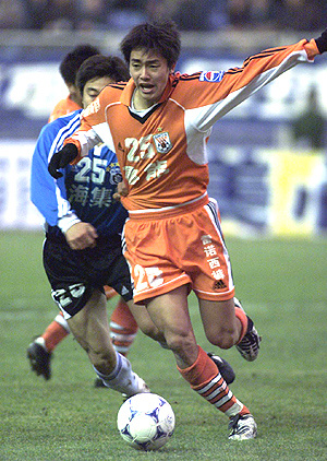 前鲁能队长因打架被扫地出门，35岁高龄依然状态良好