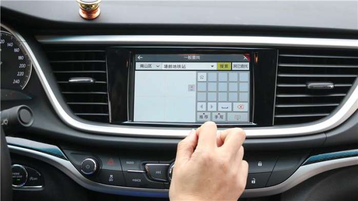 英朗装畅影CE导航模块加倒车后视，科技无处不在