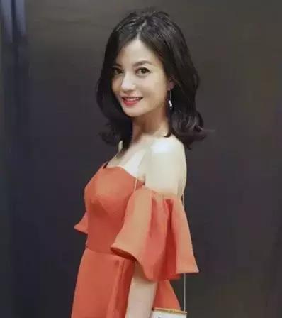 发型真的可以让脸看起来小一些嘛,适合大脸妹的减龄发型