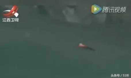 消防员捞女尸,水中捞女尸现场