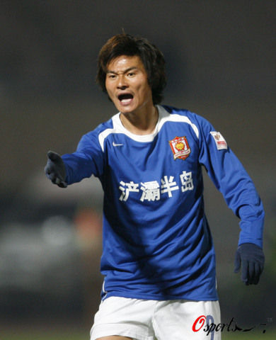 野球场怎么踢,攻防兼备的后腰