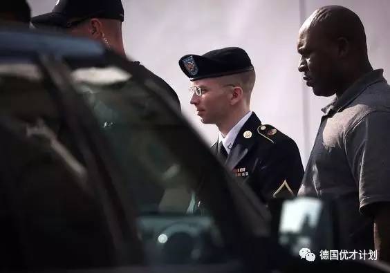 她是世界最牛变性人，*诺斯**登的前辈，奥巴马最后一刻为她发特赦令