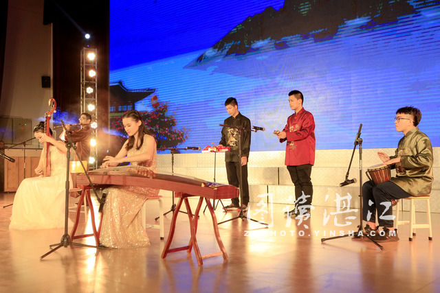 湛江四中60周年庆典活动隆重举行