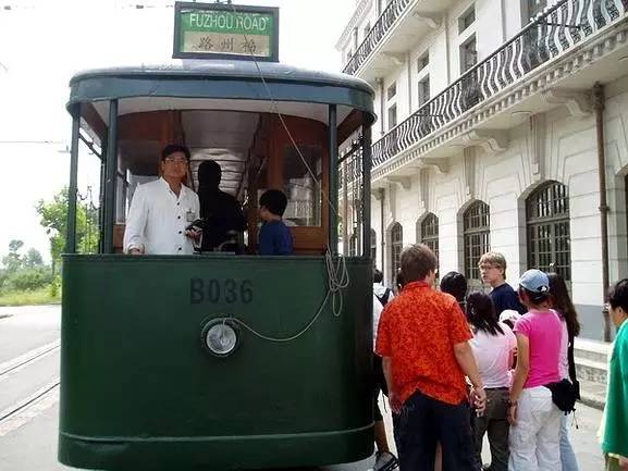 今朝上海｜嚇宁！34分钟狂开52公里，差头司机深更半夜白相“头文字D