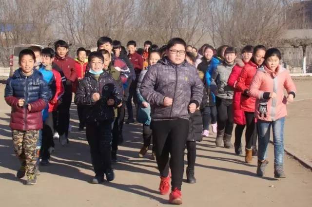 校园采风广播稿,校园风彩泥