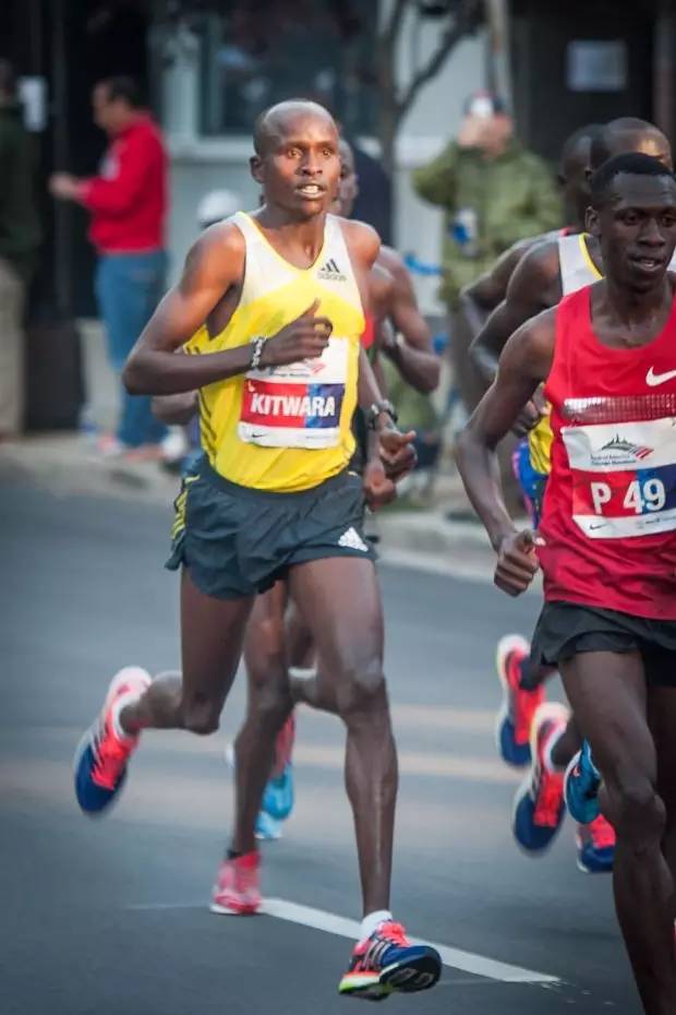 选鞋不当危害,跑鞋磨损内翻与外翻图解