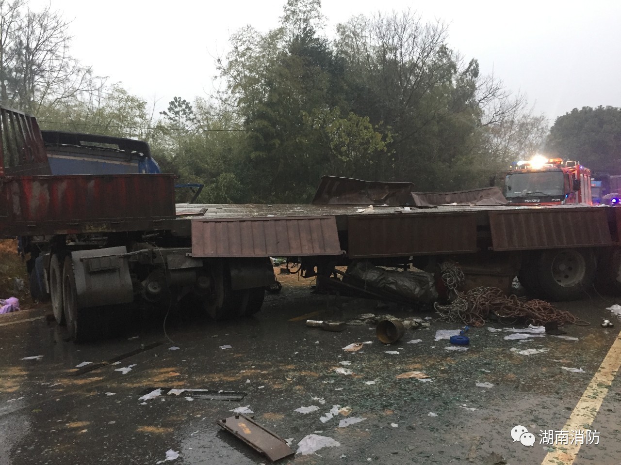 「新闻多看点」|湘西自治州一男子男子60米高楼欲轻生湖南消防成功救援……