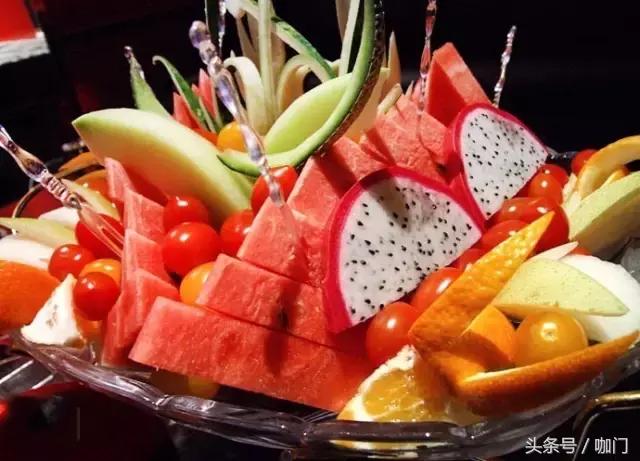 那些正在消失的咖啡师技能——10年前，上岗得会果盘雕刻