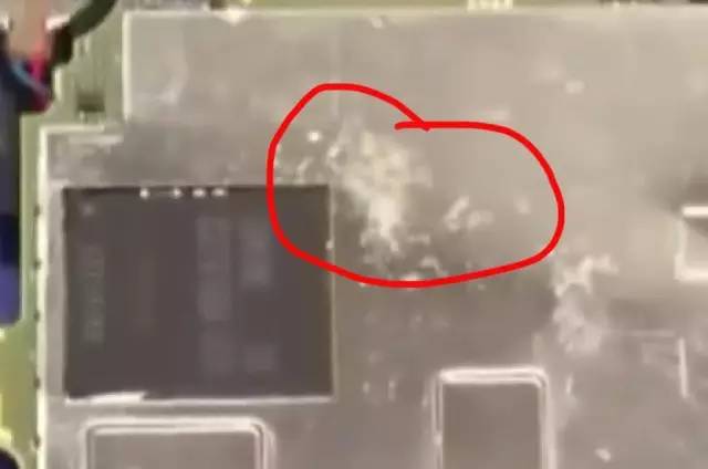 手机屏进水有水印简单的解决方法,手机进水黑屏了但是有声音怎么办