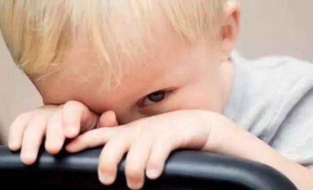 宝宝经常摸自己“那里”咋回事？医生说不及时做这些，后果很严重