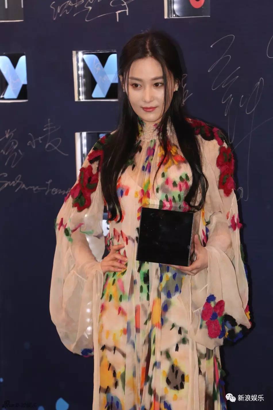 林心如公开秀恩爱是怎么回事,林心如晒清凉戏水照