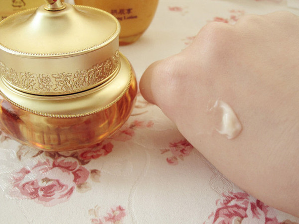 韩国雪花秀滋阴系列和whoo后拱辰享系列的对比