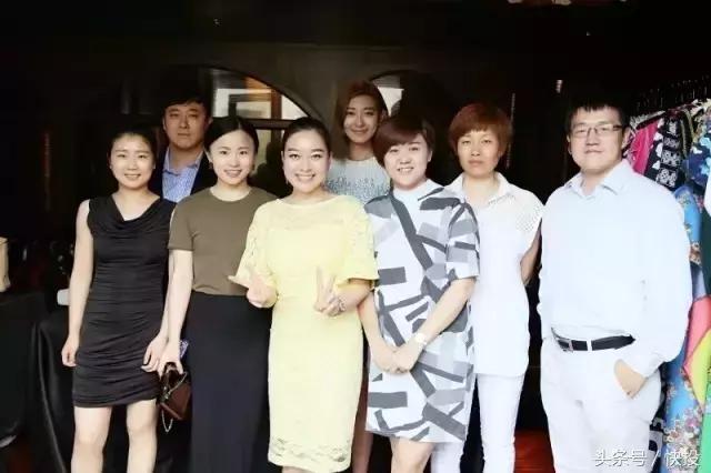 有人拼爹上位、拼车回家，她拼的东西很掉份，却有人送上千万美金