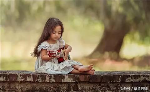 身上长脂肪疙瘩是怎么回事,身上皮下长疙瘩是怎么回事