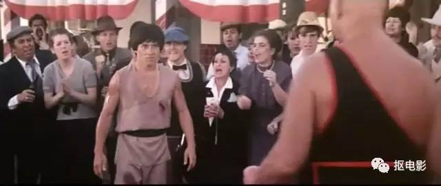 功夫瑜伽成龙和蛇,功夫瑜伽成龙带着狮子飙车