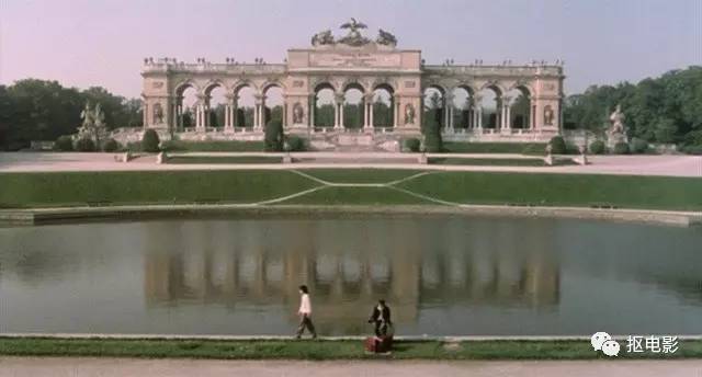 功夫瑜伽成龙和蛇,功夫瑜伽成龙带着狮子飙车