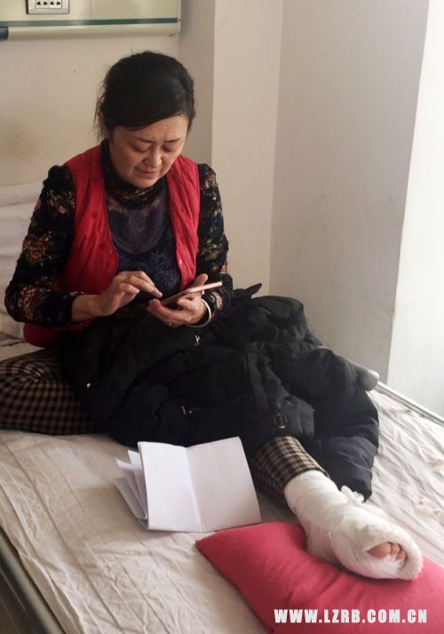 在商场摔跤骨折医药费该怎么解决,在菜馆摔倒骨折谁负责