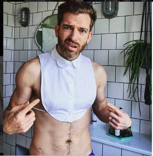 一个娃就够呛了，家有四个小公主怎么办？