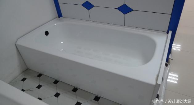家中装修浴缸的摆放,长方形浴缸和淋浴并存怎么摆放