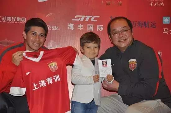 孔卡透露了自己要重返中国的打算,孔卡上海上港离队球迷