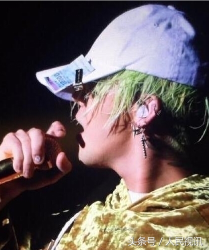 gd权志龙颁奖撒钱,gd权志龙有多有钱