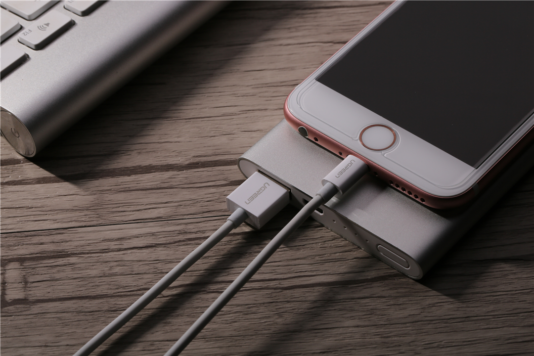 手机数据线接口也有鄙视链？看看你的手机数据线在哪个位置