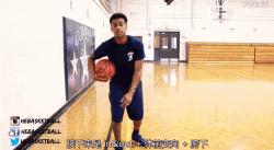 儿童篮球原地运球基本功教学,篮球8-10岁原地运球基本功