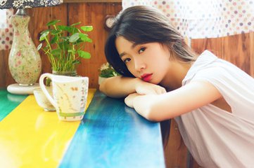 女孩爱慕虚荣和男友分手又求复合,女友索取无度最后她提出分手