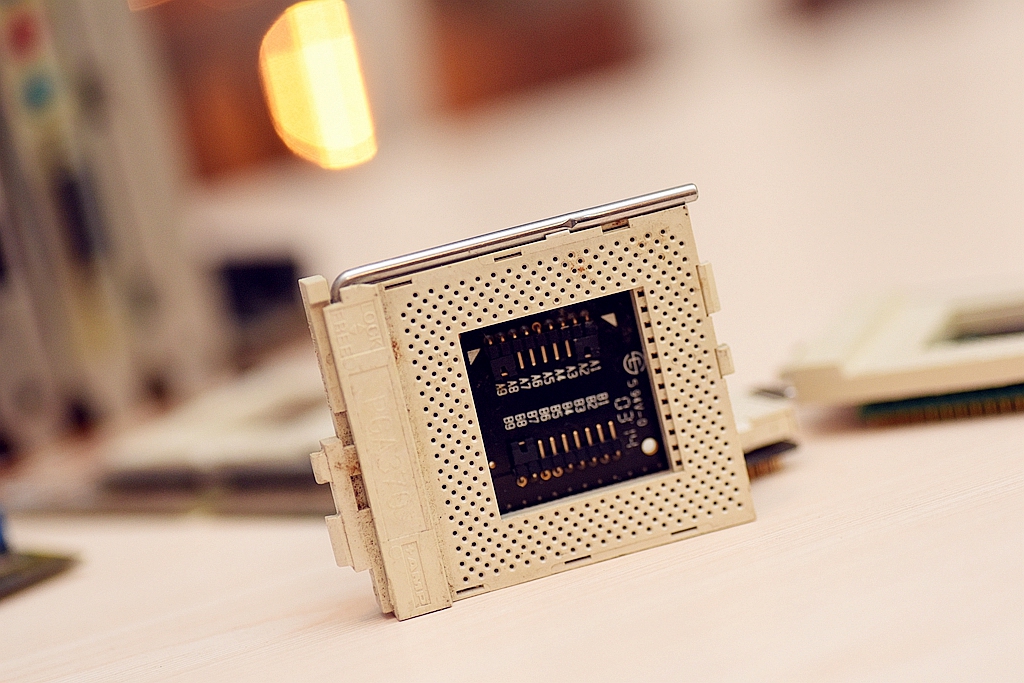 intel90年代,intel是电脑老牌子吗