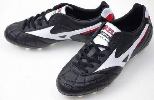 女生后卫足球鞋推荐实战,足球鞋应该怎么选最合适