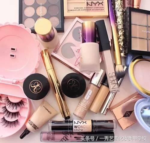 一套化妆品2800贵吗,化妆品贵的和便宜的区别