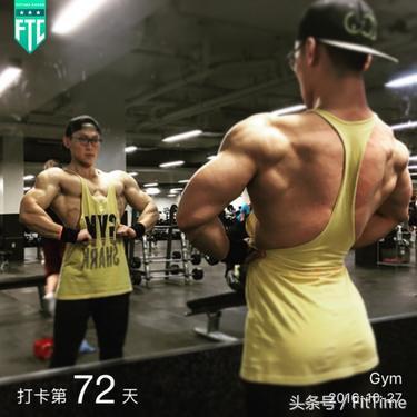 踢足球健身男,踢踢球跳跳舞