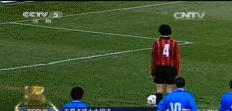 搞笑点球gif,gif梅西颠球
