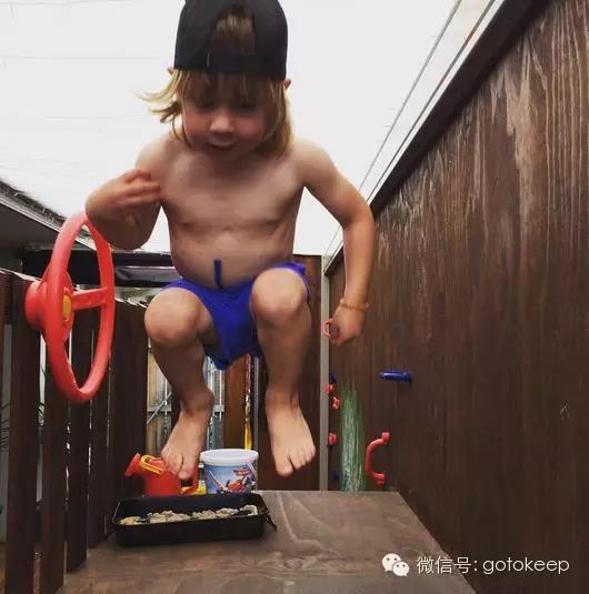 八块腹肌的小怪兽,腹肌小怪兽