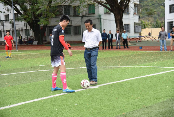 第一届“天岭杯”排球、足球邀请赛在天涯区开幕