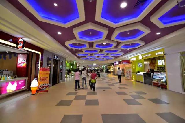 为啥女孩都喜欢去小寨逛,为什么说来西安一定要去小寨