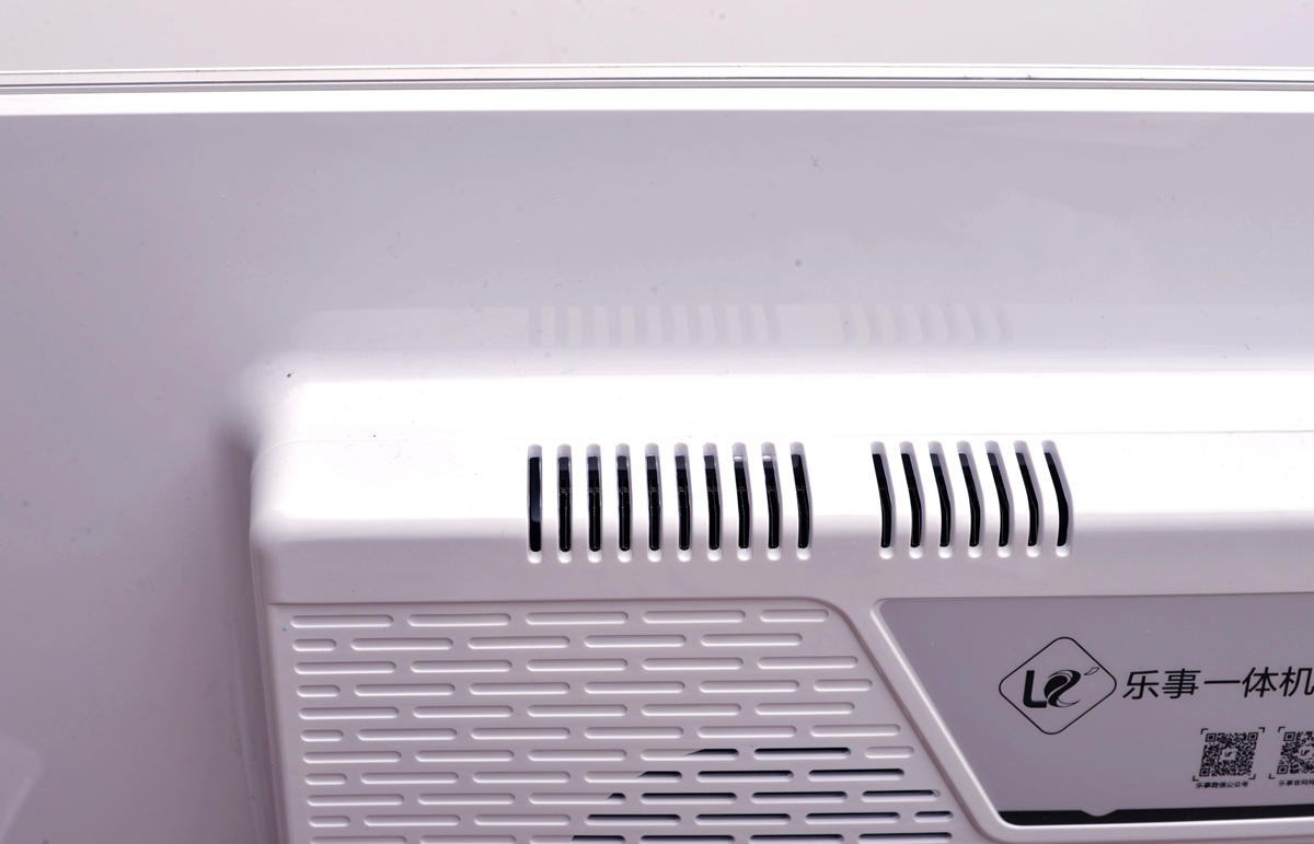 未到年二十八就扫除,晒一下我书房用的主力电脑