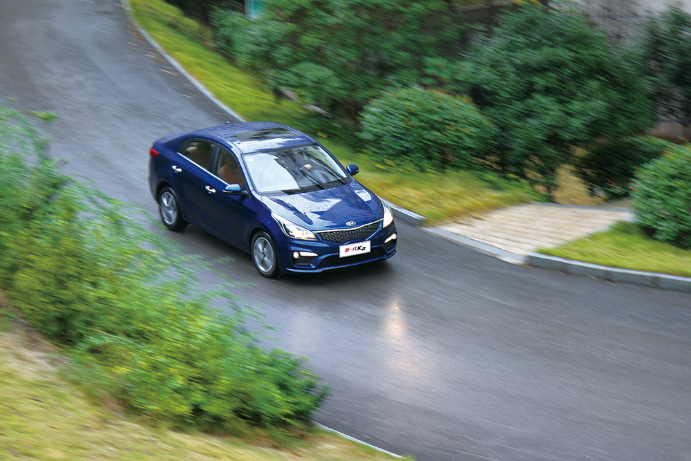 青春永驻2001,17年起亚k2自动挡试驾视频