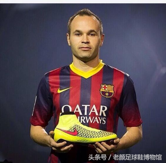 足球鞋阿迪和耐克谁更强,足球鞋耐克暗杀系列