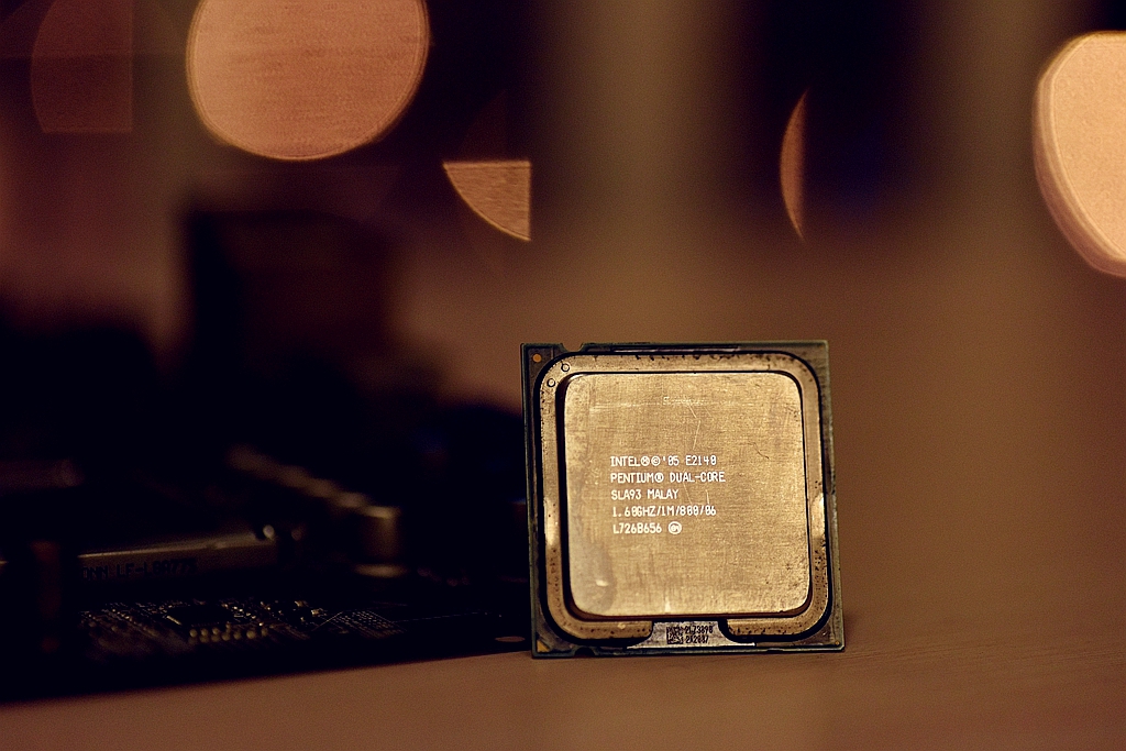 intel90年代,intel是电脑老牌子吗