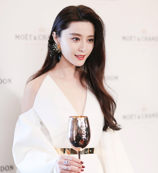 年会穿的太隆重好吗,年会穿什么显得很有钱