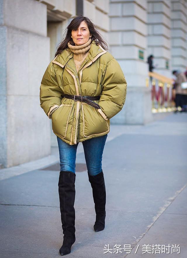 改变了以往羽绒服臃肿的缺点,穿起来显胖的长款羽绒服