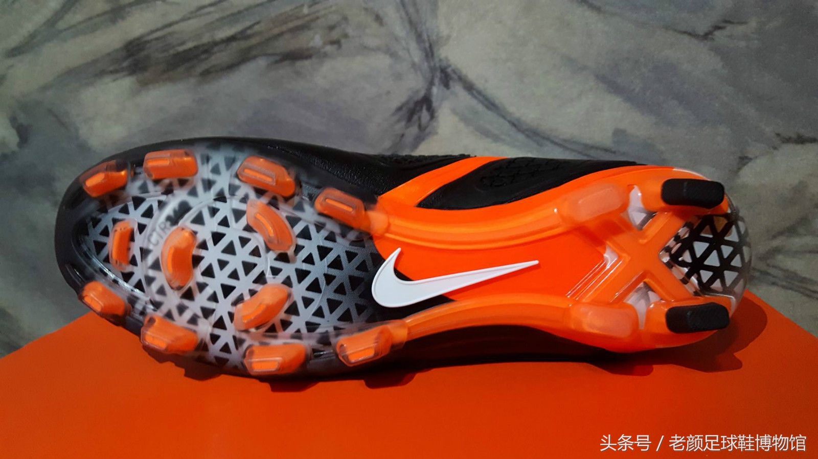 足球鞋阿迪和耐克谁更强,足球鞋耐克暗杀系列
