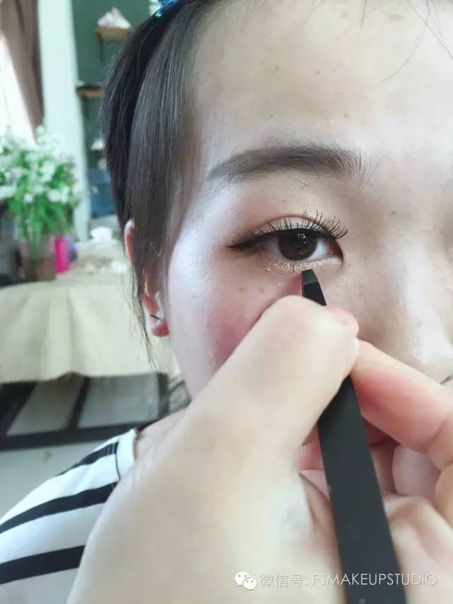 单眼皮双眼皮一单一双,单眼皮调整眼型的方法